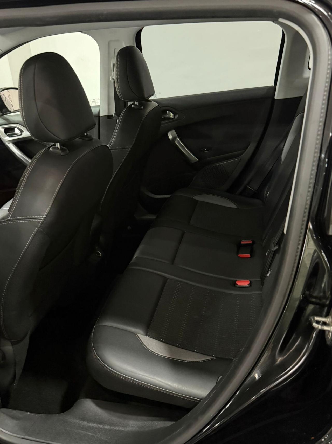 Peugeot 2008 BlueHDi 100 S&S Allure Pack