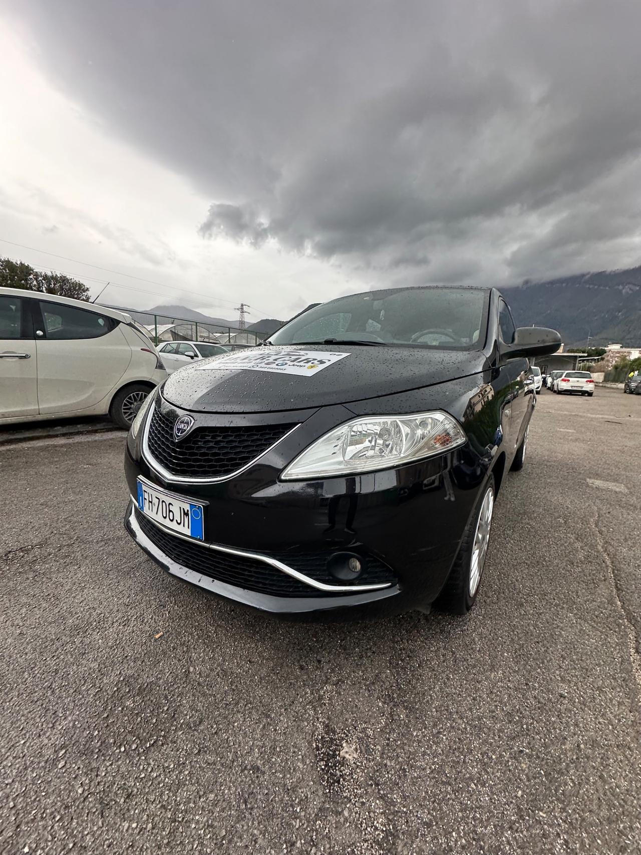 Lancia Ypsilon 1.2 69 CV 5 porte Unyca