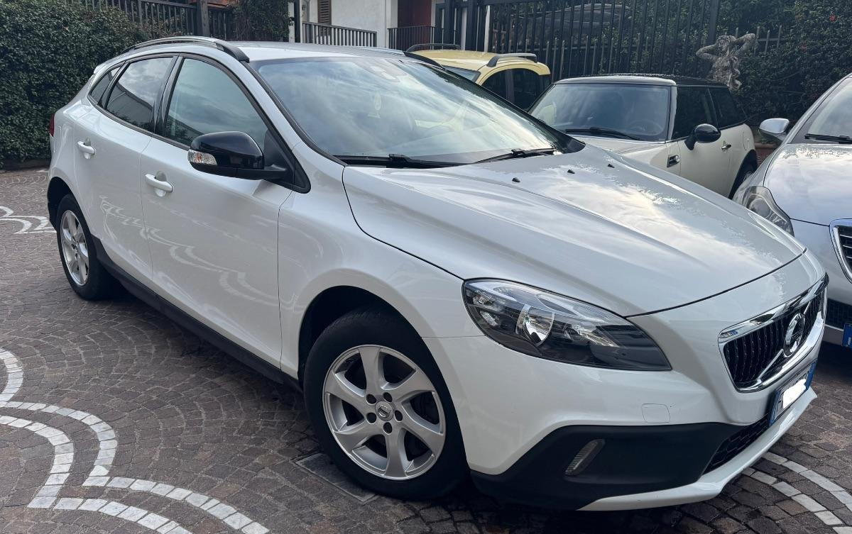 VOLVO V40 Cross Country D2 Summum