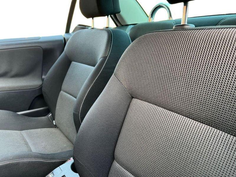 Peugeot 207 1.6 VTi 120CV CC Féline