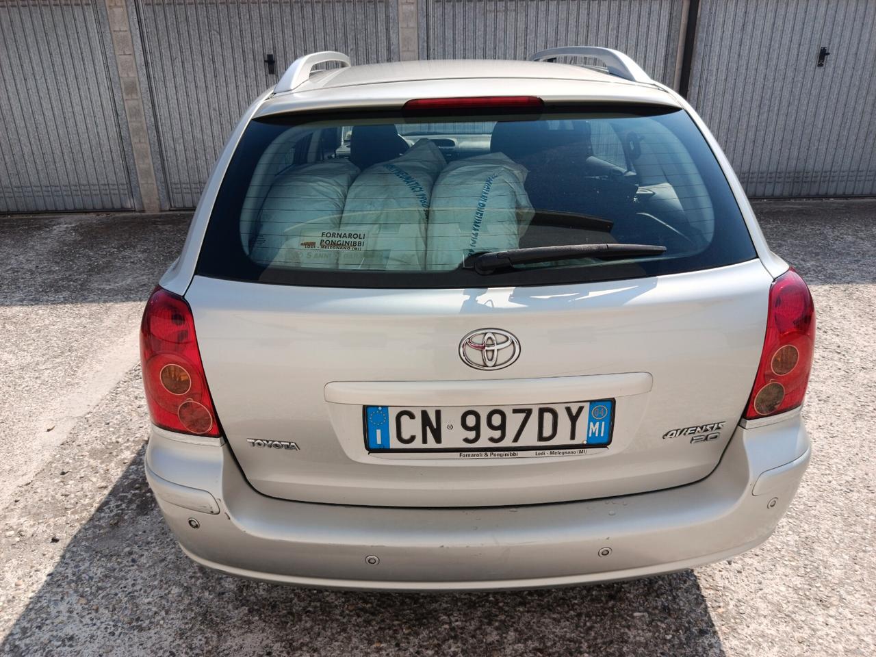 Toyota Avensis 2.0 D-4D 16V Station Wagon DOPPIO TRENO DI PNEUMATICI