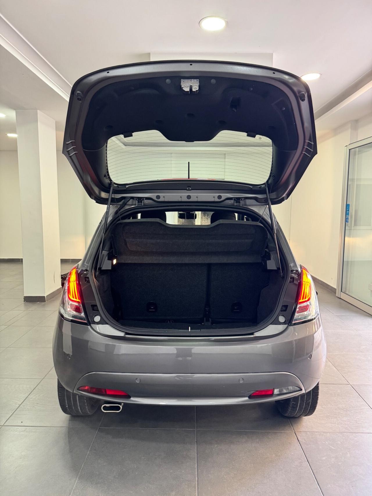 Lancia Ypsilon 1.0 FireFly 5 porte S&S Hybrid Alberta Ferretti