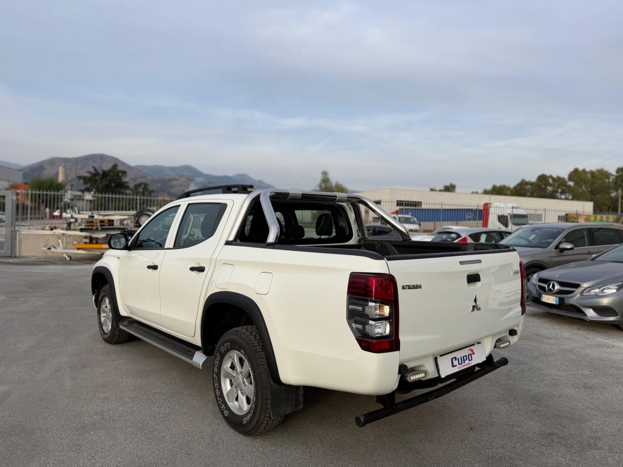 Mitsubishi L200 Invite