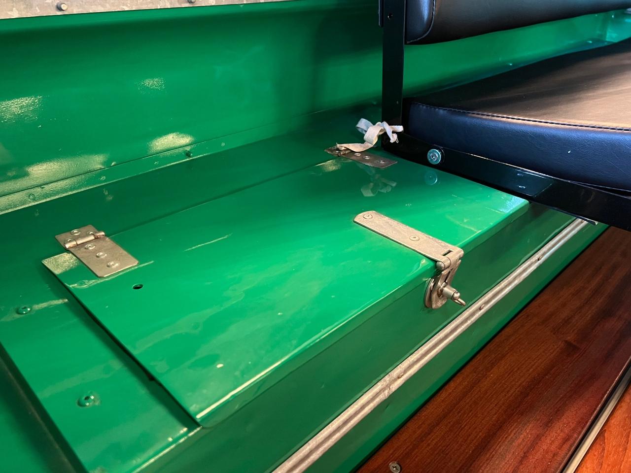 Land Rover Defender Series 109 V8 3