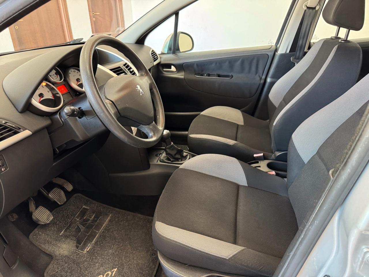 Peugeot 207 1.4 8V 75CV 5p. ONE Line OK NEOPATENTATI