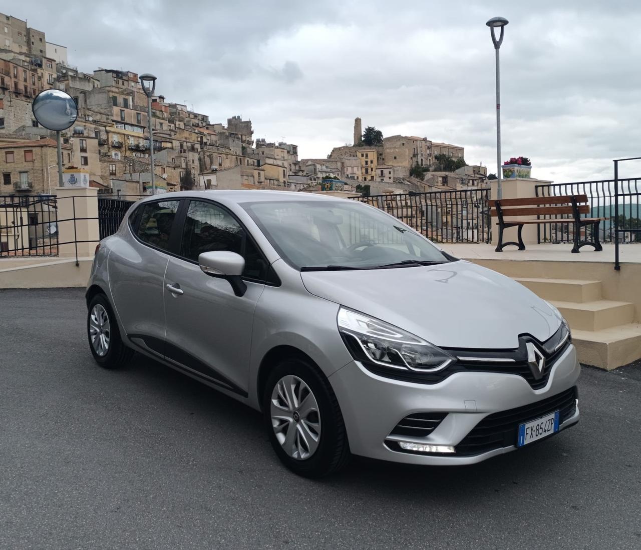Renault Clio dCi 8V 75 CV 5 porte Moschino Intens