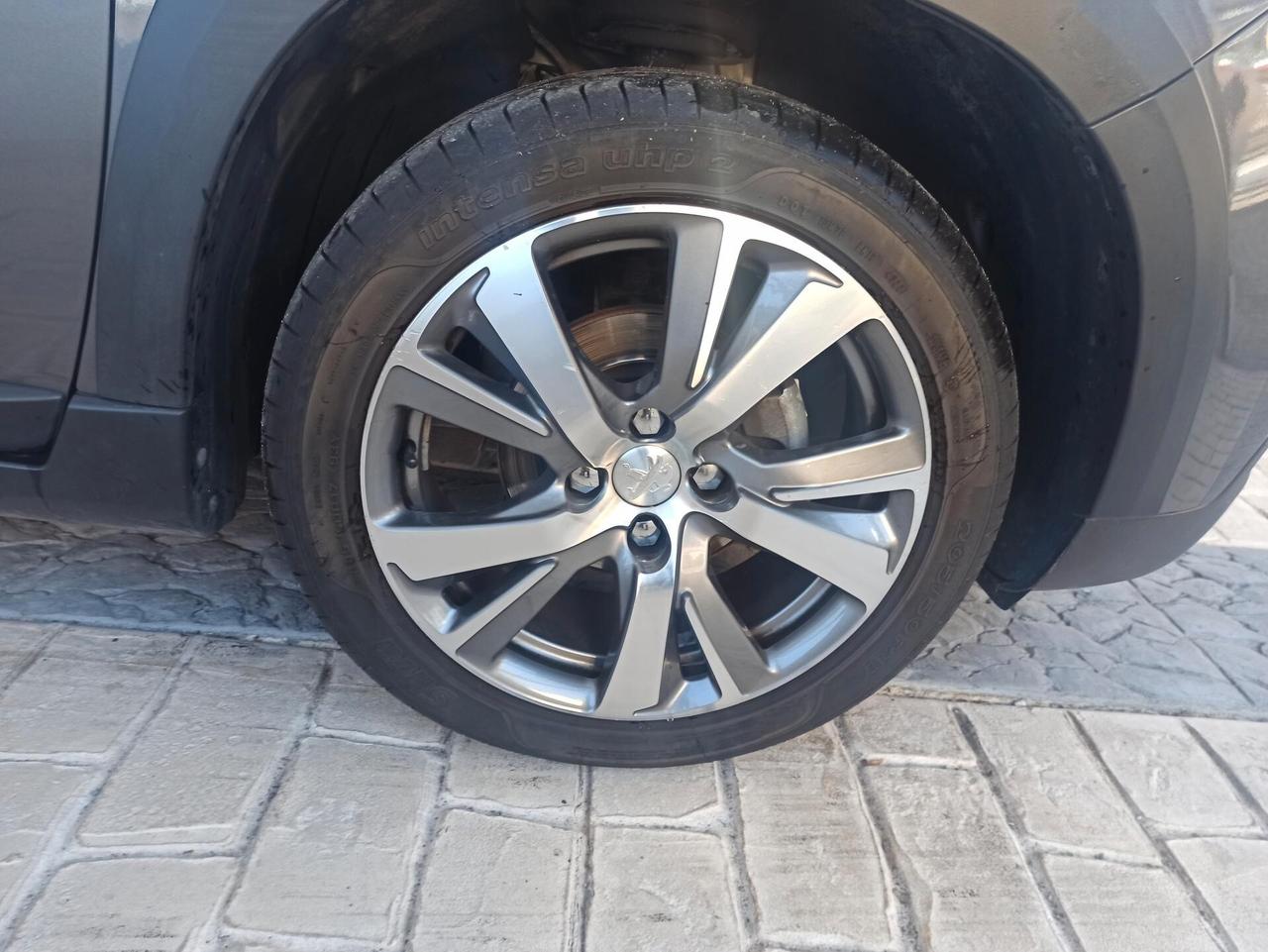 Peugeot 2008 BlueHDi 100 S&S Allure