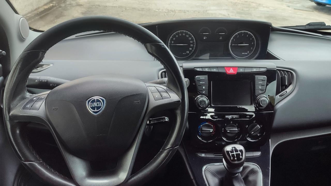 Lancia Ypsilon 1.2 69 CV 5 porte Silver