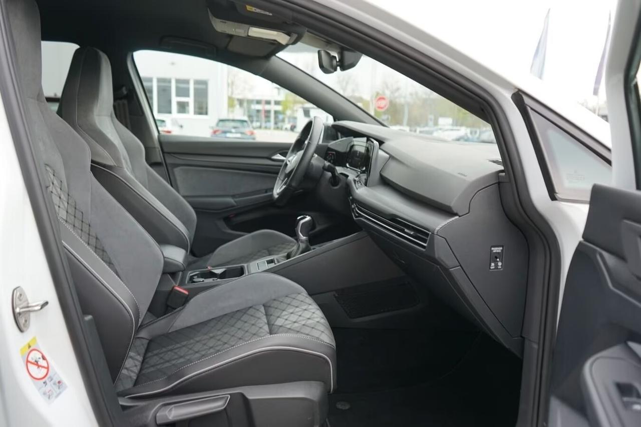 Volkswagen Golf 1.5 TSI R-Line