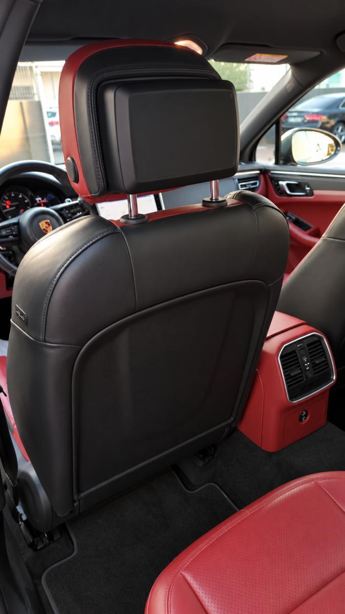 PORSCHE - Macan T