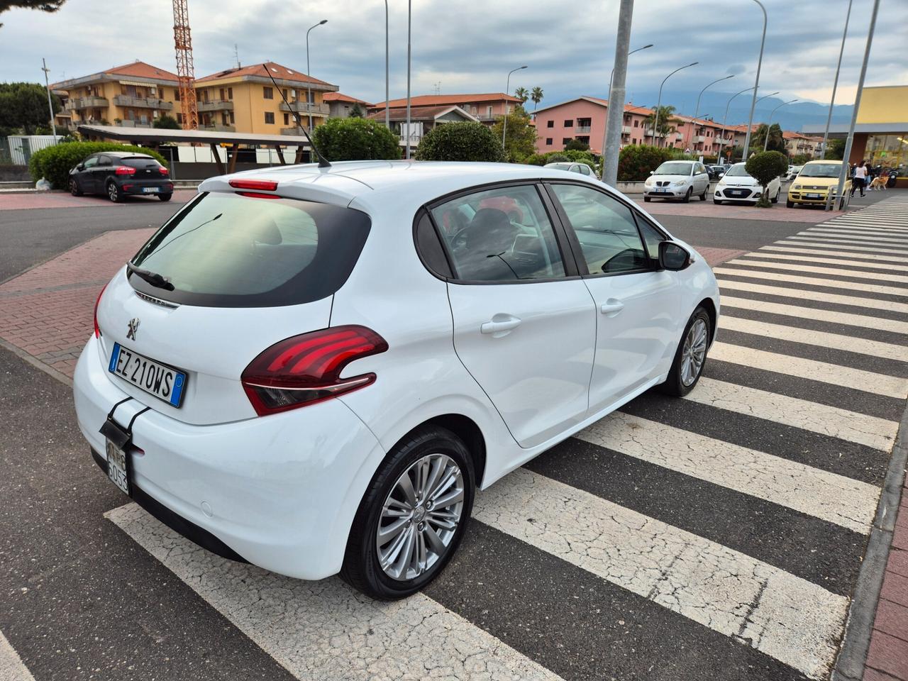 Peugeot 208 PureTech 82 5 porte Allure