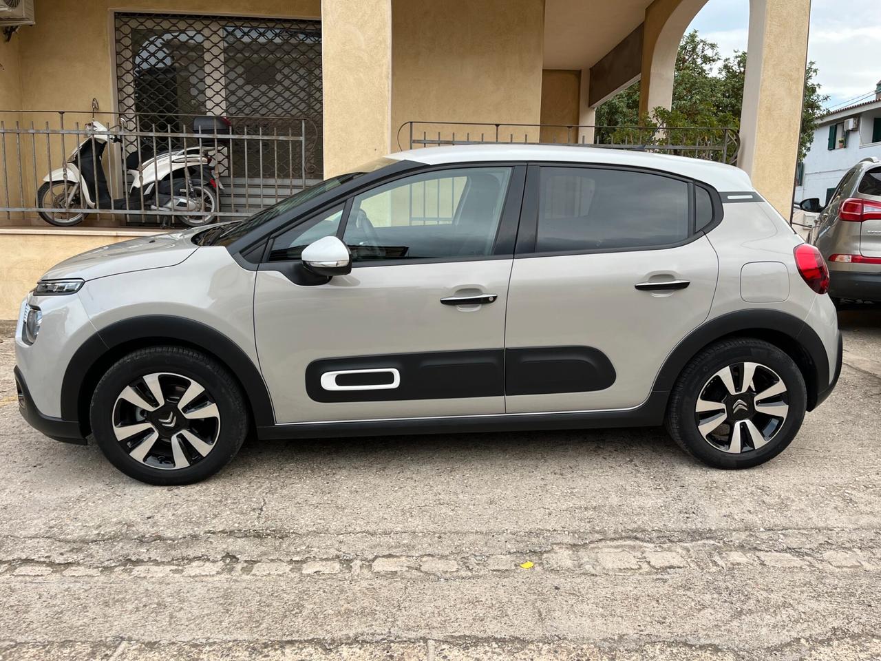 Citroen C3 SHINE 83cv*KEYLESS*NAVI*GARANZIA