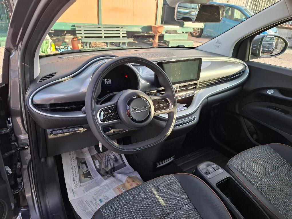 Fiat 500 500e Berlina 42 kWh La Prima