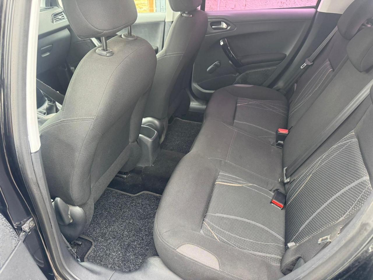 Peugeot 208 1.4 HDi 68 CV 5 porte Anno 2016