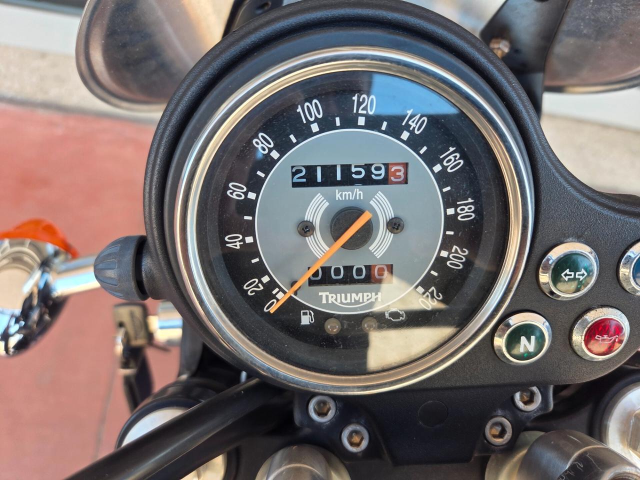 Triumph Bonneville T100