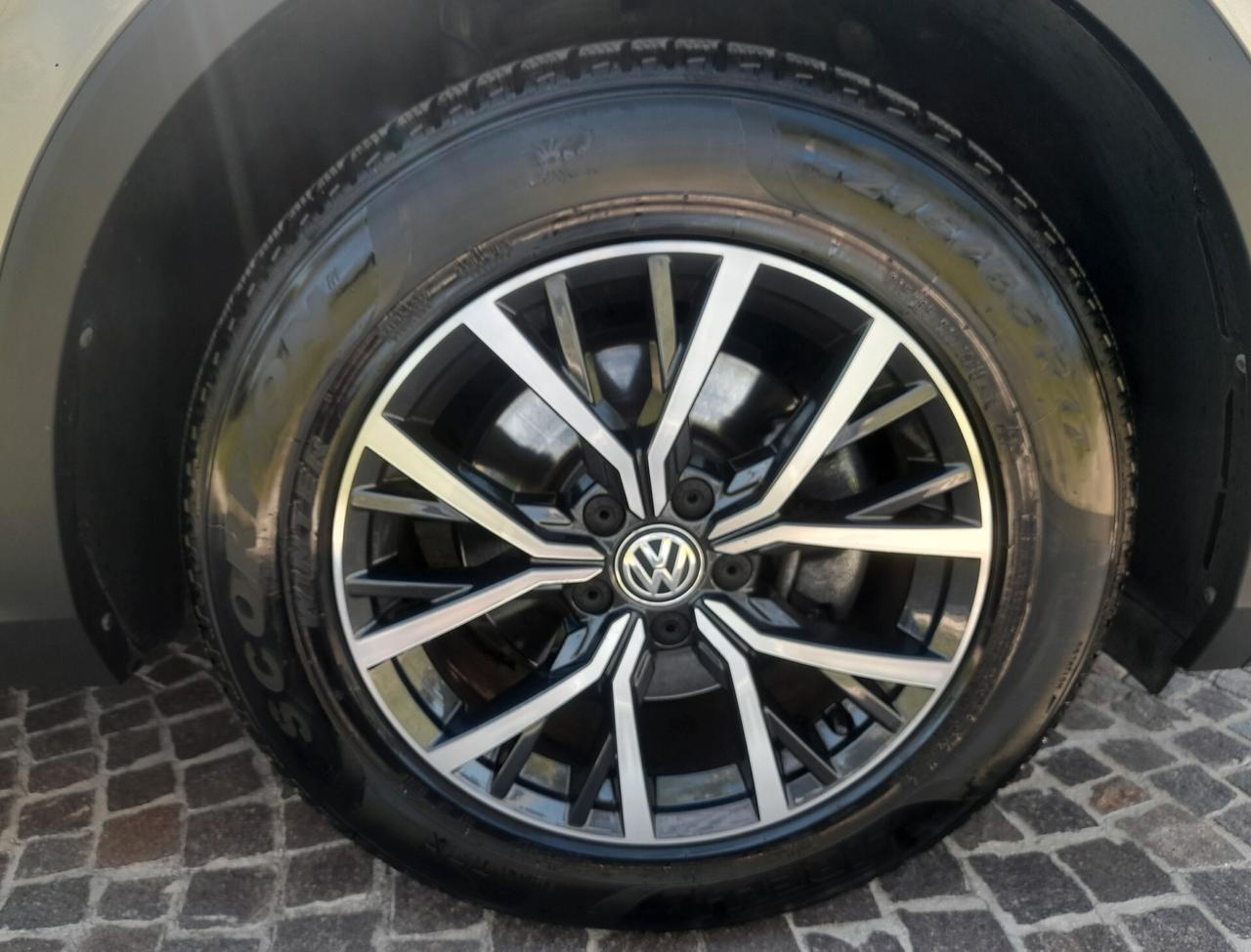 Volkswagen Tiguan 2.0 TDi DSG *FULL OPT* daVETRINA