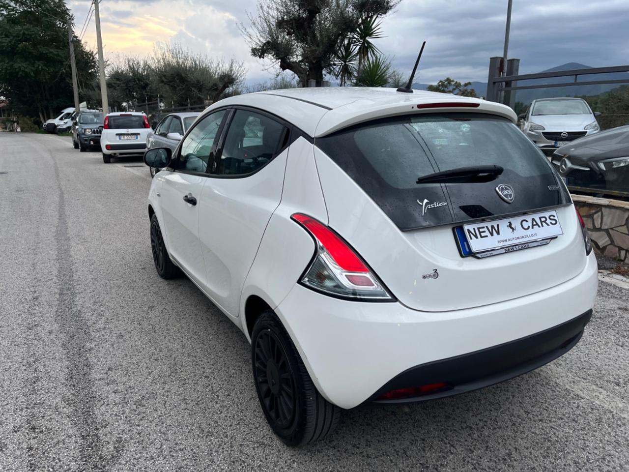 Lancia Ypsilon 1.0 FireFly 5 porte S&S Hybrid Ecochic Gold