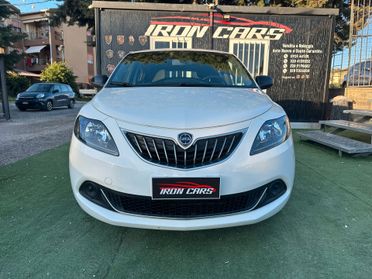 Lancia Ypsilon 1.0 FireFly 5 porte S&S Hybrid Ecochic Silver