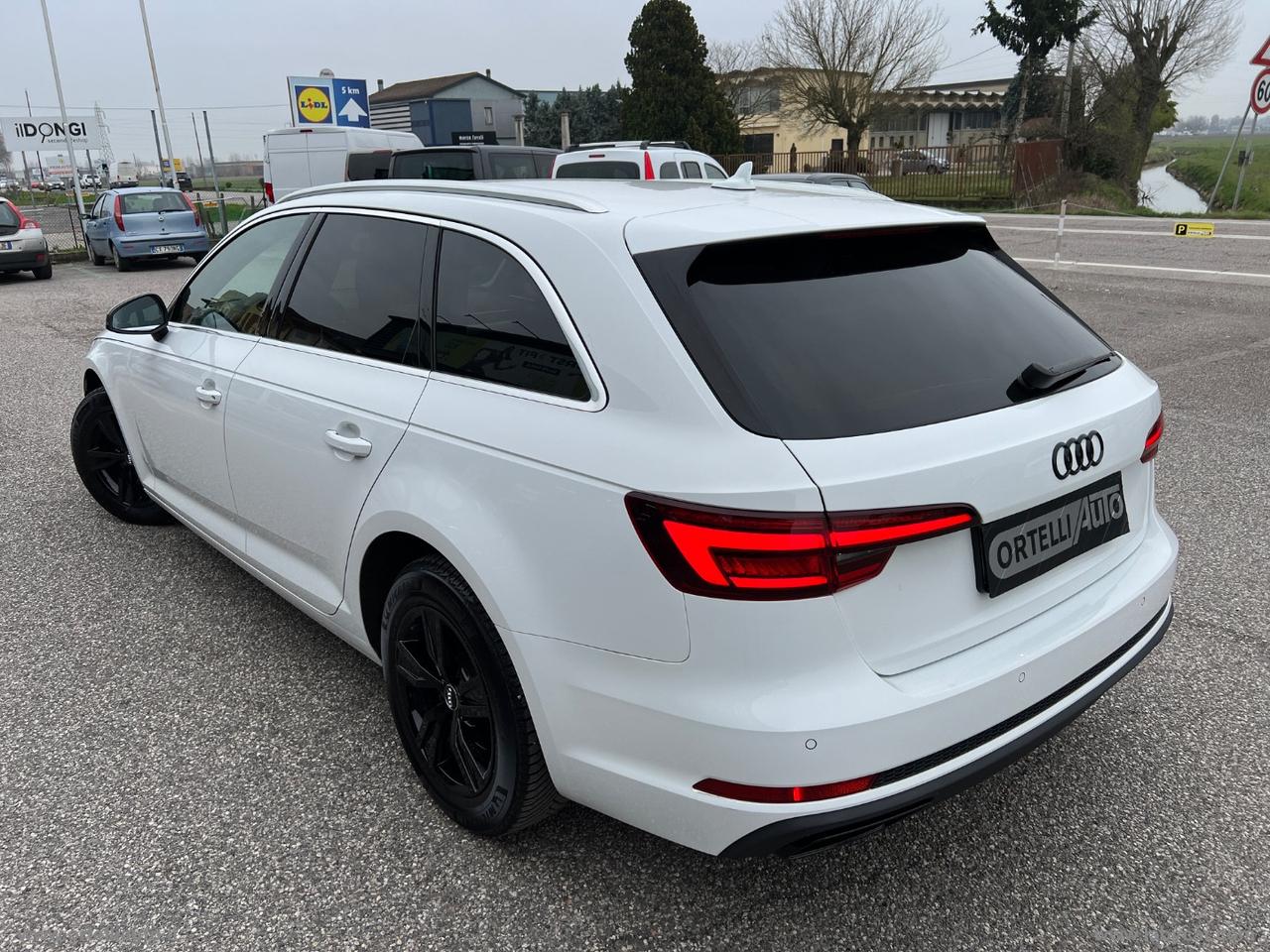 AUDI A4 Avant 30 TDI S tronic Business