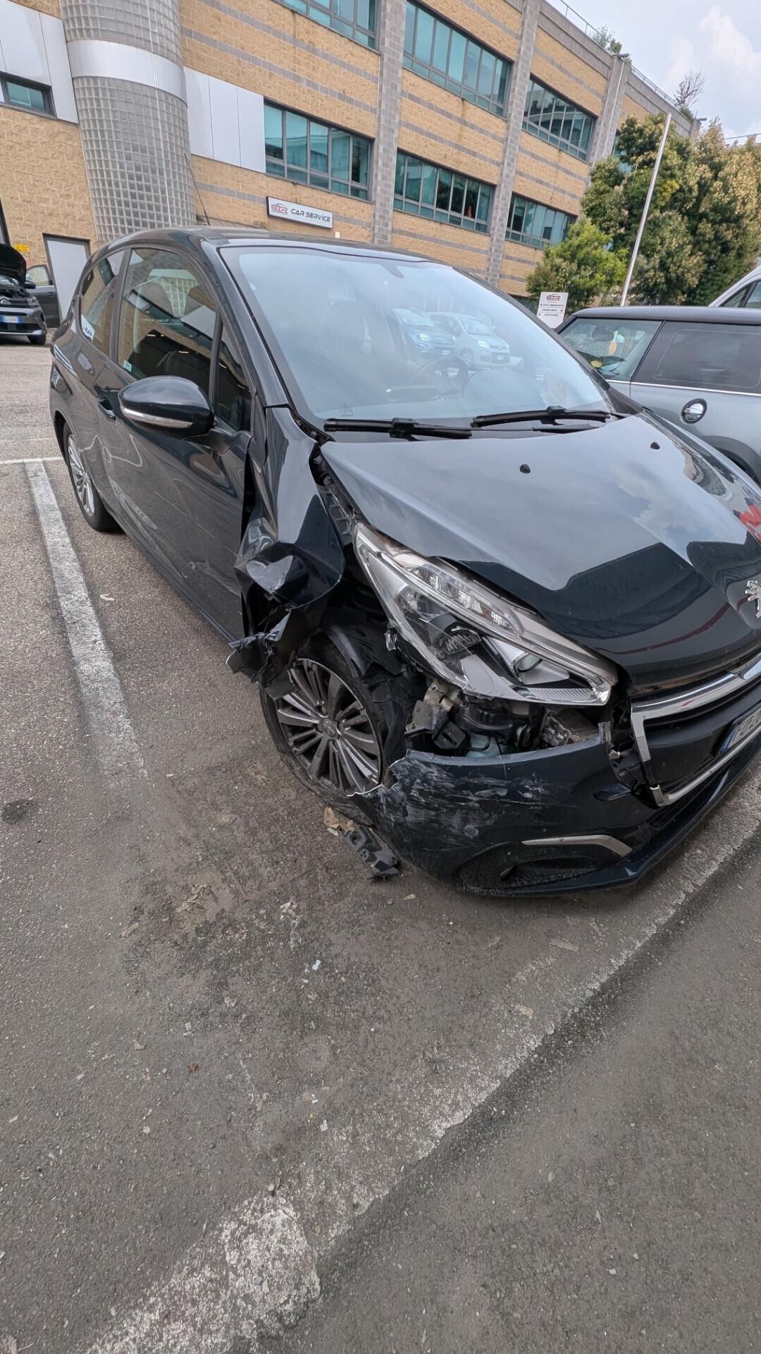 Peugeot 208 2016 1.2 benzina euro6b incidentata