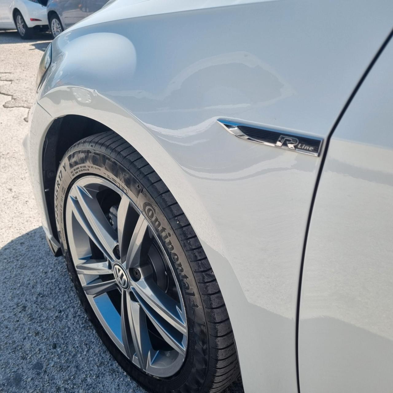 Volkswagen Golf 1.6 TDI 115 CV 5p. R LINE