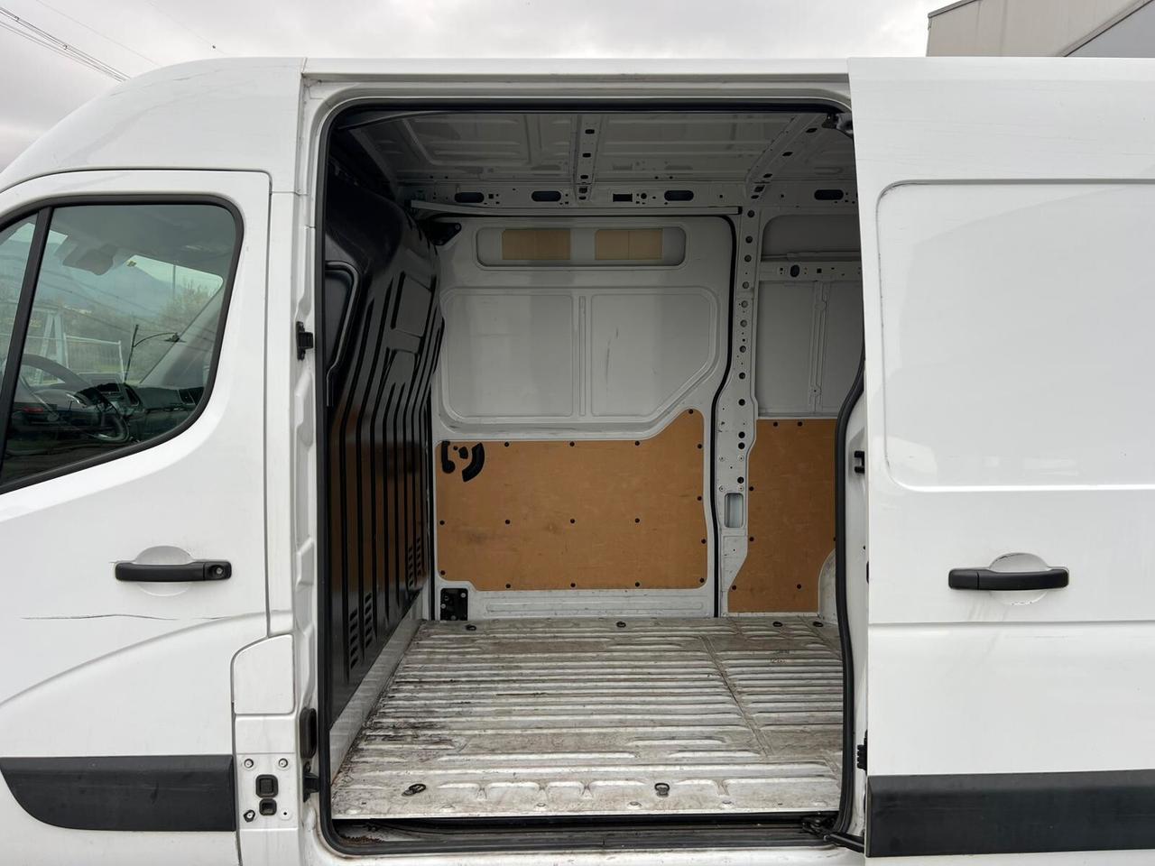 Renault Master T35 2.3 ENERGY DCI 150CV L2H2 (001)