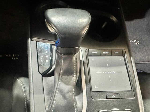 Lexus UX Hybrid Business