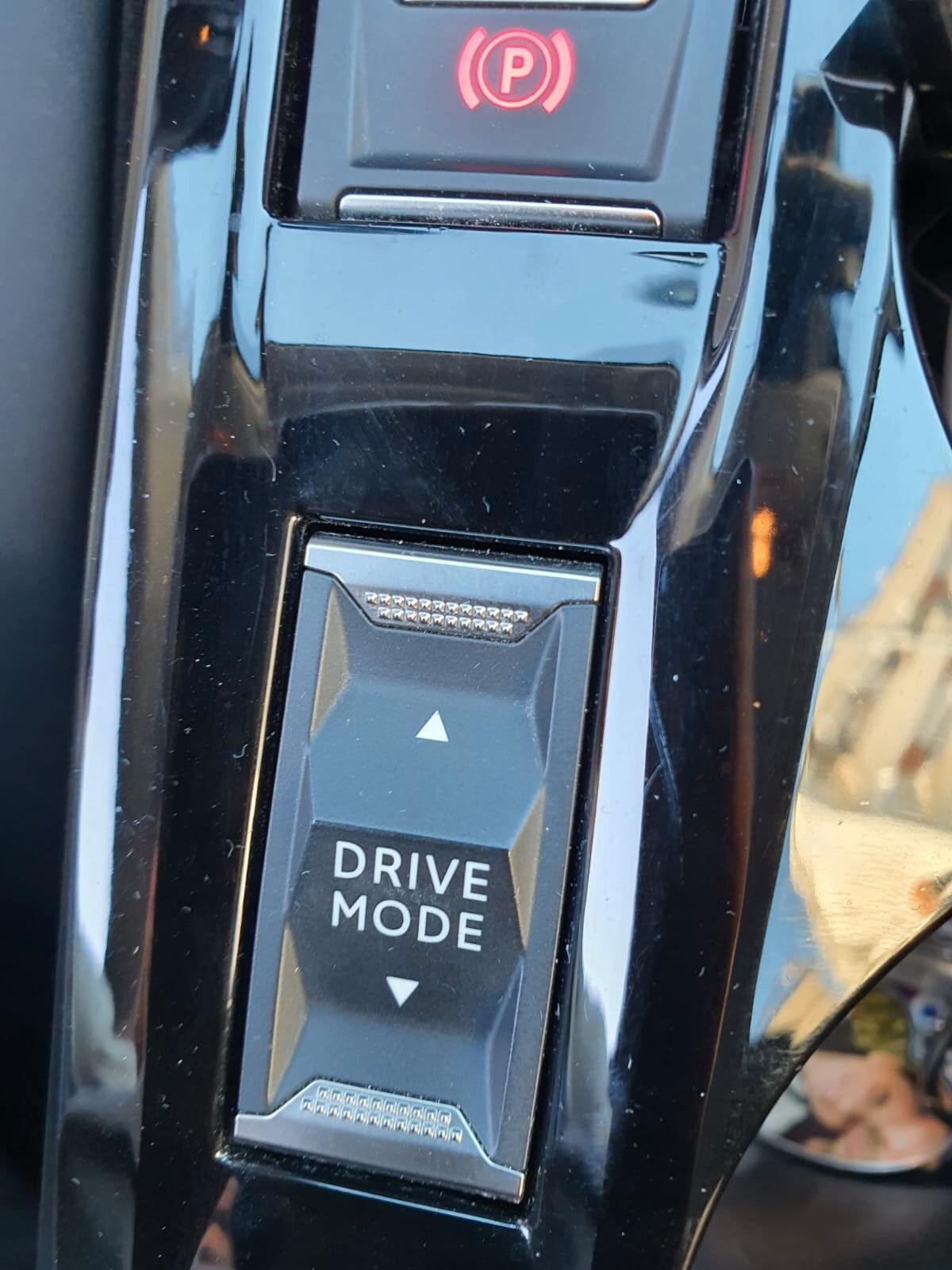 Peugeot 208 1.2 100cv/LED/NAVI/RETROCAMERA/ETC