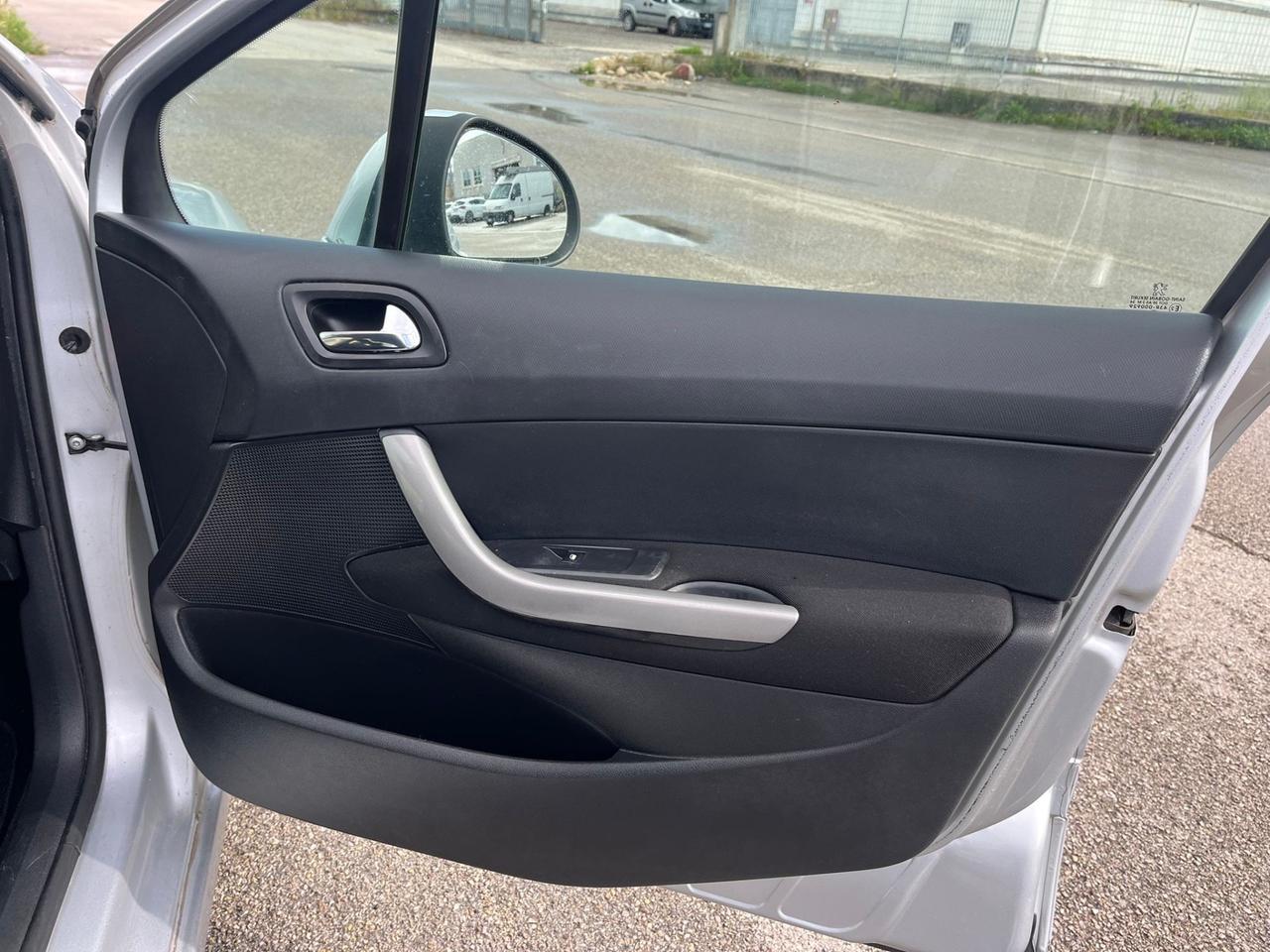 Peugeot 308 1.6 HDi 110CV 5p. Féline (6 Marce)
