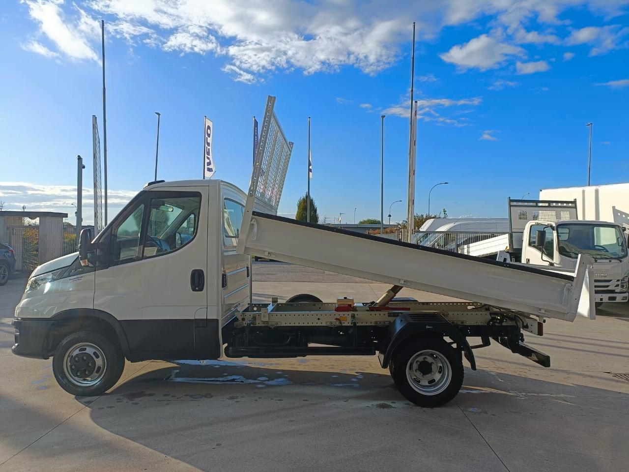 Iveco Daily RIBALTABILE TRILATERALE