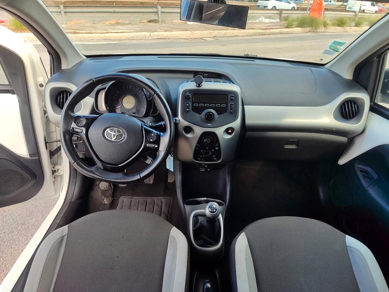 Toyota Aygo 1.0 VVT-i 69 CV 5 porte x-play