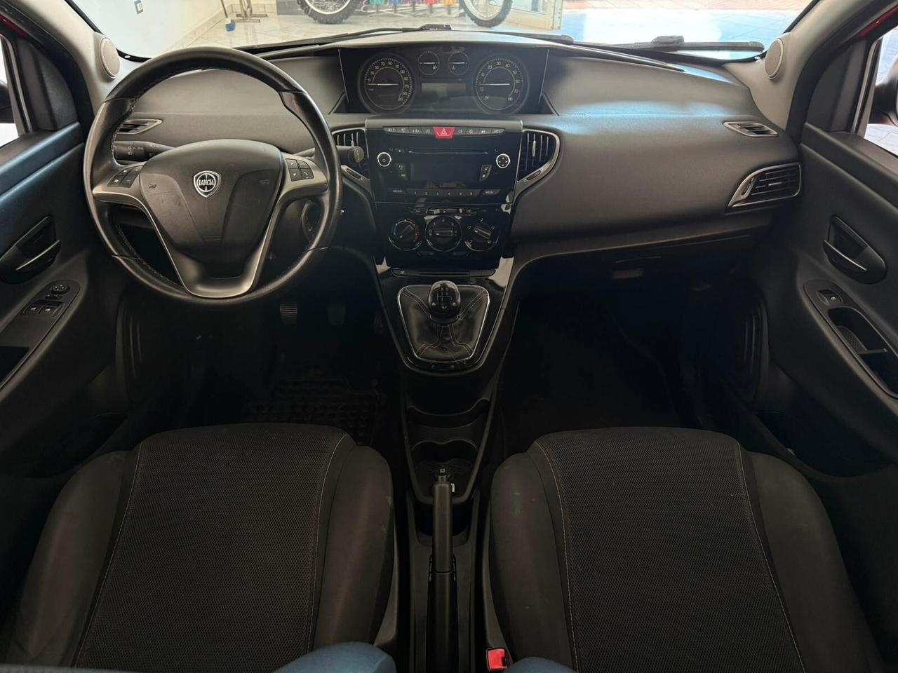 Lancia Ypsilon 1.2 69 CV 5 porte S Momodesign