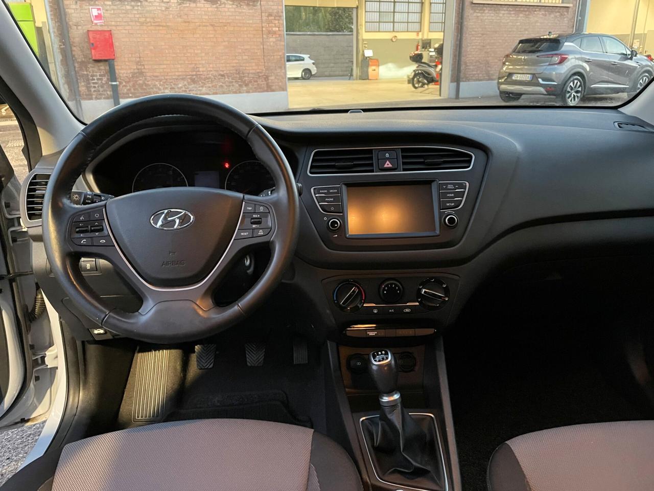 Hyundai i20 TUTTA TAGLIANDATA HYUNDAI- PREZZO FINALE COMPRESO DI PASSAGGIO