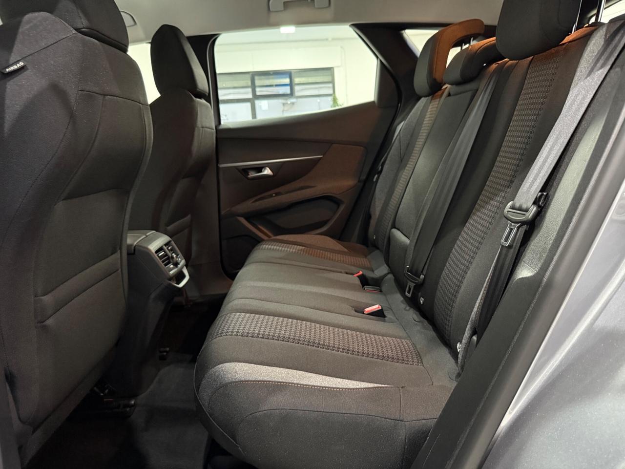Peugeot 3008 BlueHDi 130 EAT8 Business Extra