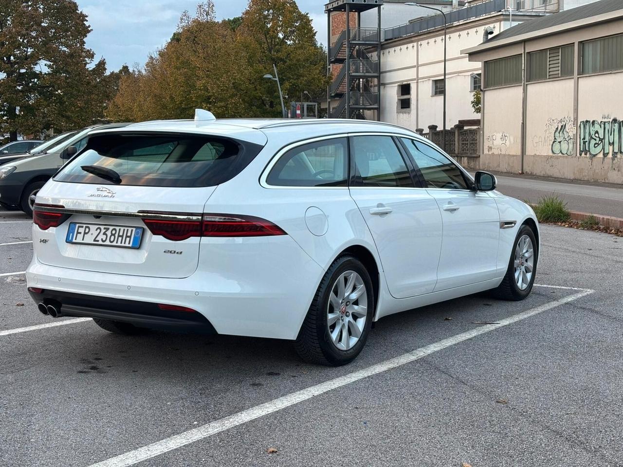 Jaguar XF Sportbrake 2.0 D 180 CV aut. Pure