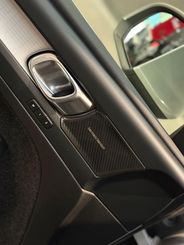 VOLVO XC40 B3 automatico Plus Bright