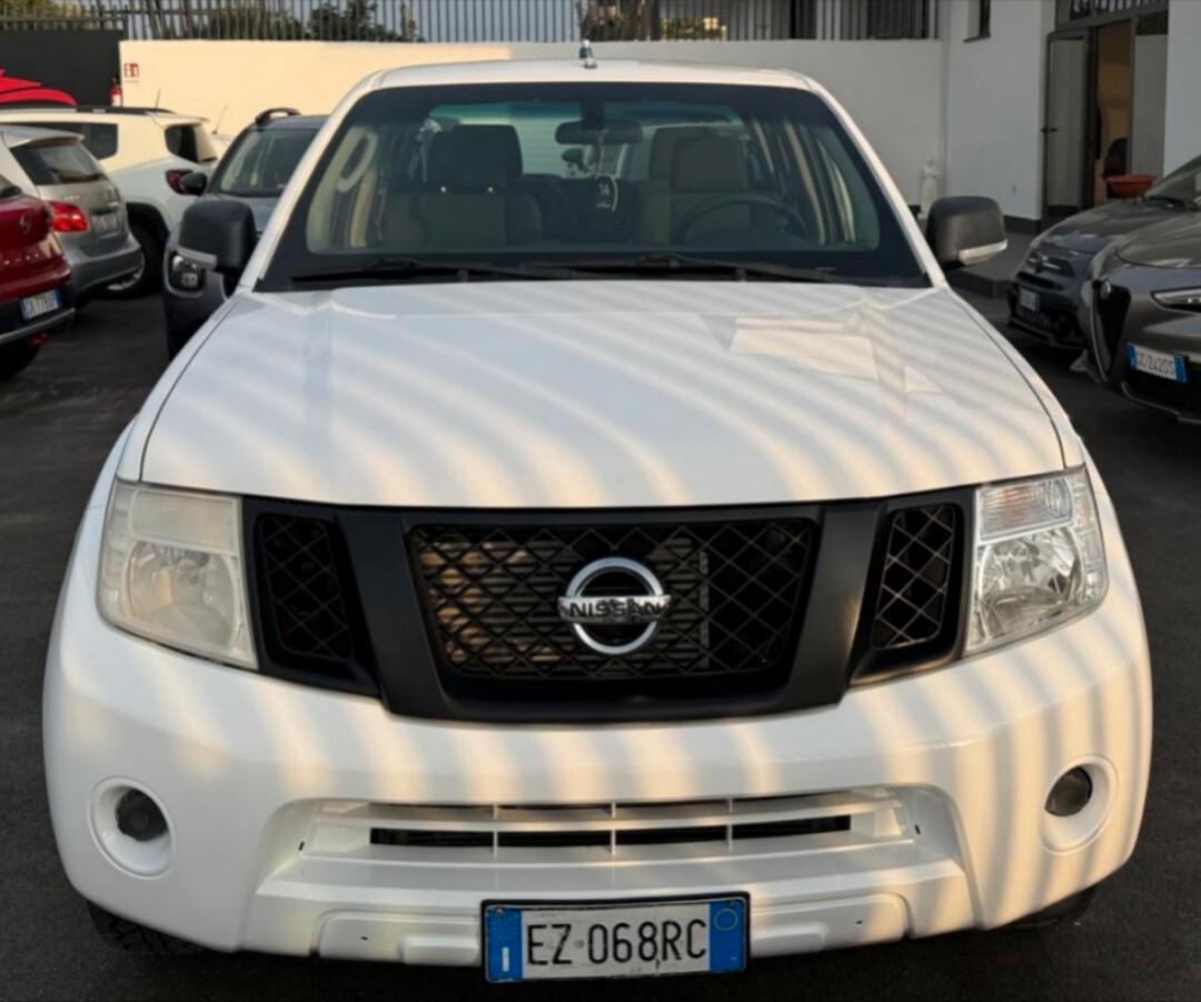 Nissan Navara 2.5 dCi 190CV 4 porte doppia cabina