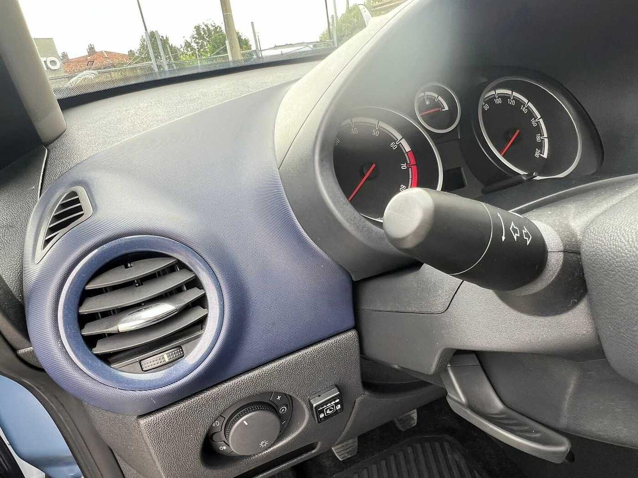 Opel Corsa 1.2 3 porte Club