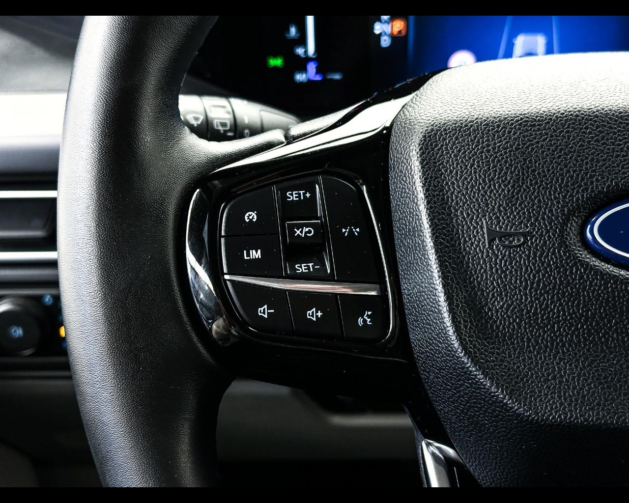 FORD Tourneo Custom 2ªs - Tourneo Custom 320 2.0 EcoBlue 170CV aut. PC Titanium