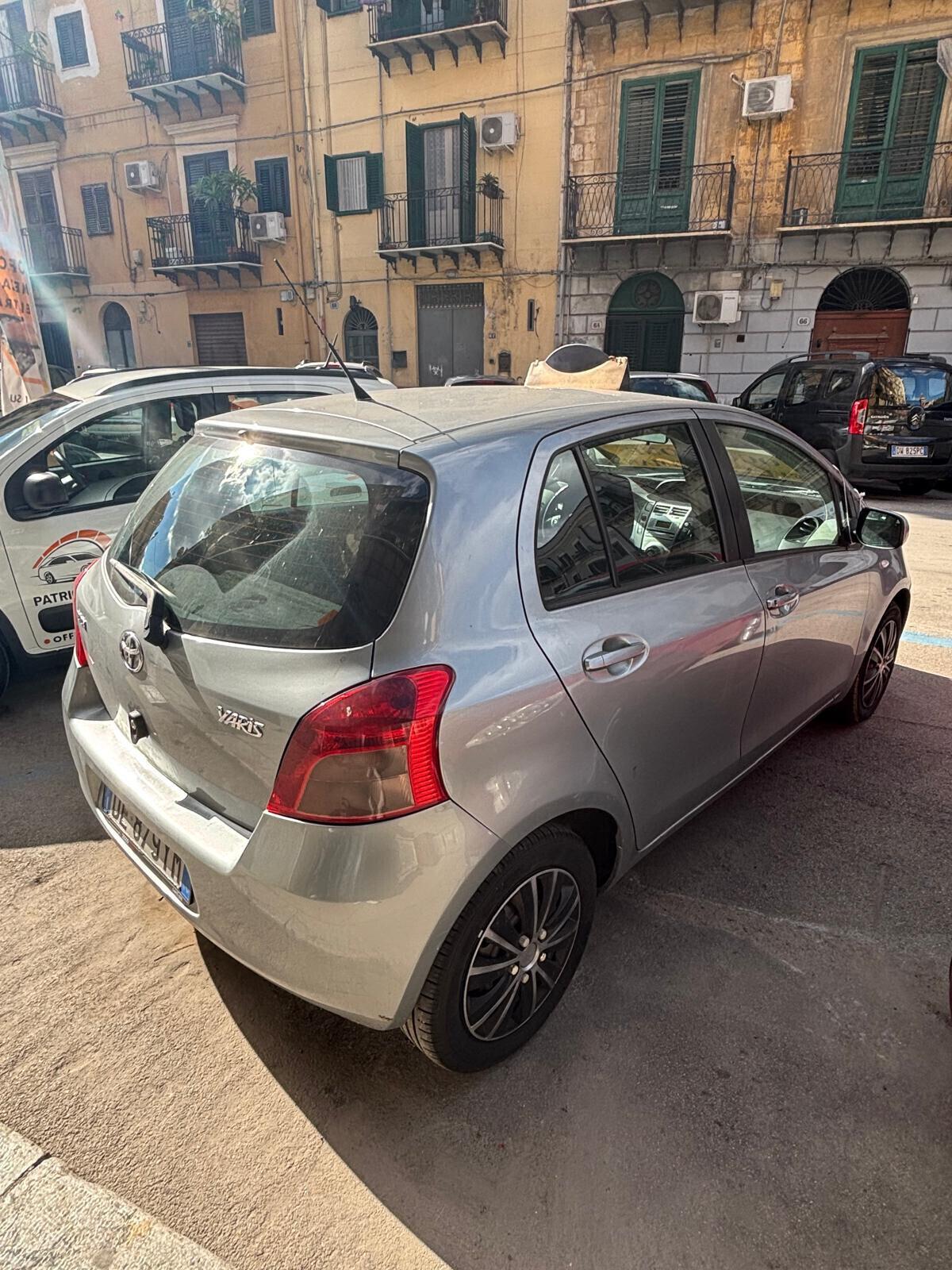 Toyota Yaris 2 SERIE 1.3 5 porte Sol NEOPATENTATI UNICO PROPIETARIO