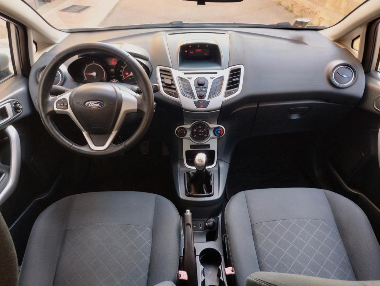 Ford Fiesta 1.4 TDCi 70CV 5 porte Titanium