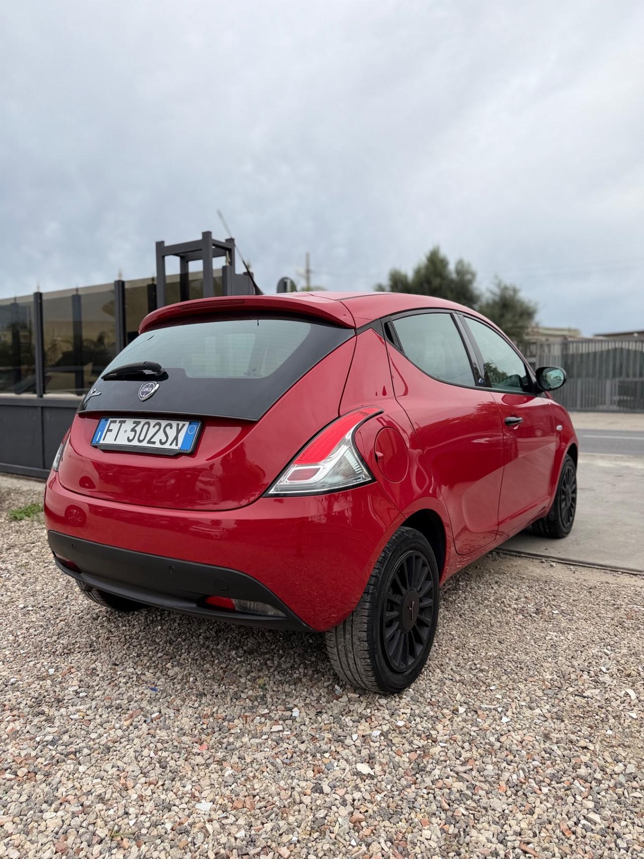 Lancia Ypsilon 1.2 69 CV 5 porte S&S Gold