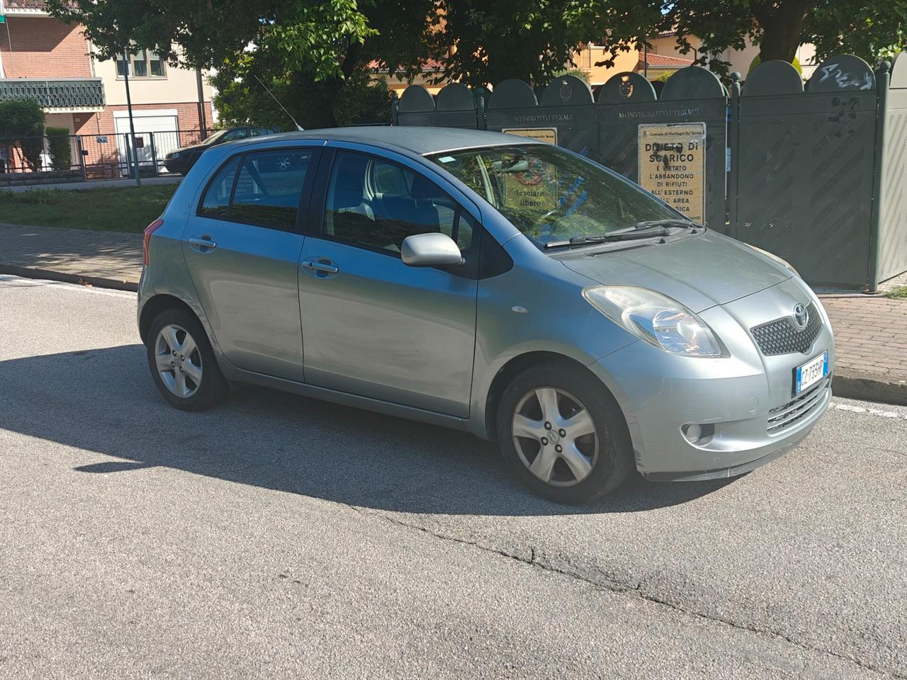 Toyota Yaris 1.0 5 porte - FRIZIONE NUOVA - NEOPATENTATI
