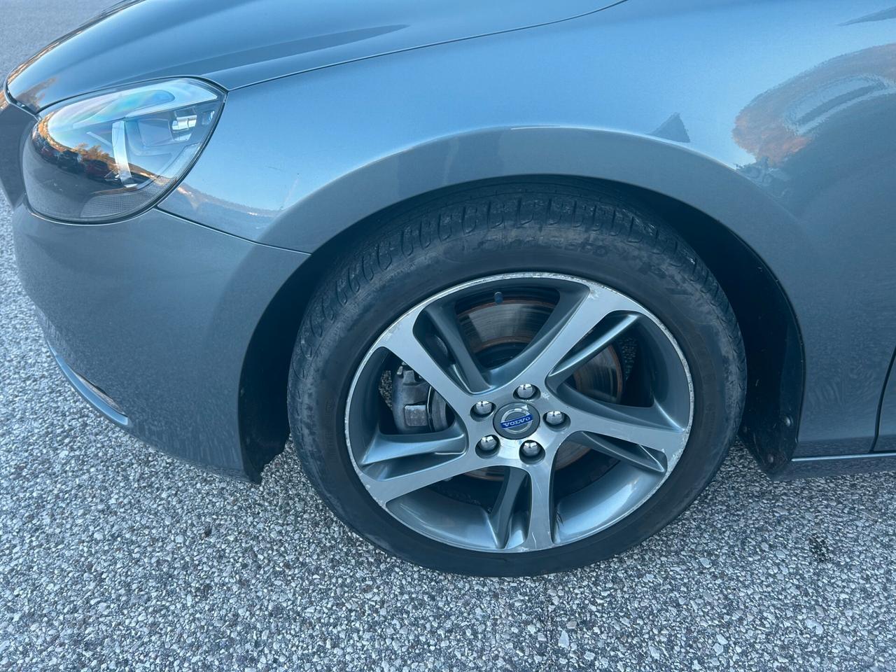 Volvo V40 2.0 d2 120cv R-design Momentum geartronic "AUTO"
