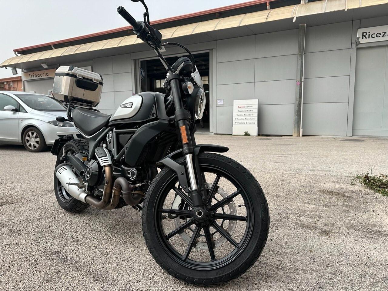 Ducati Scrambler Icon Dark 800