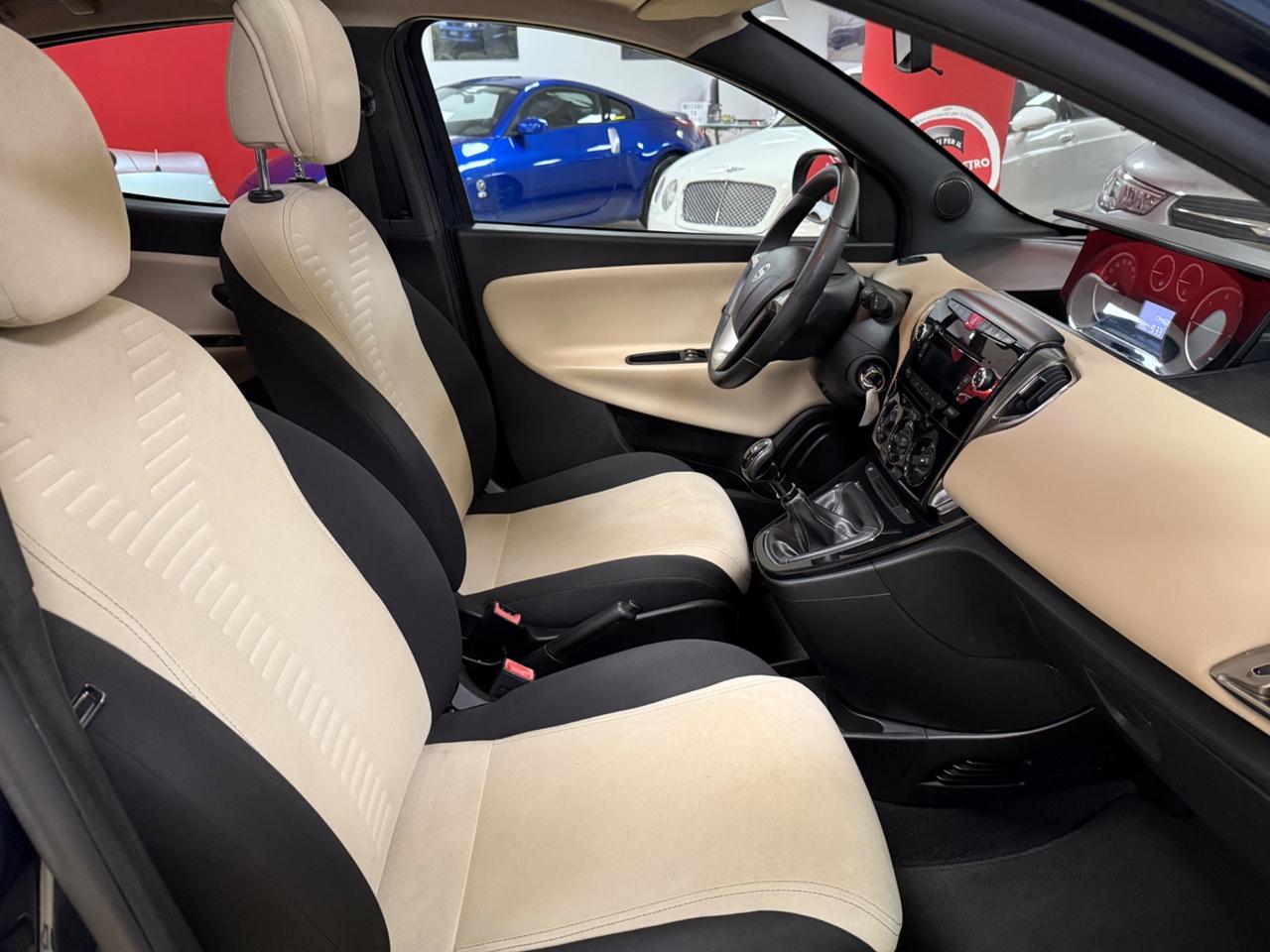 Lancia Ypsilon 1.3 MJT 30th Anniversary TETTO