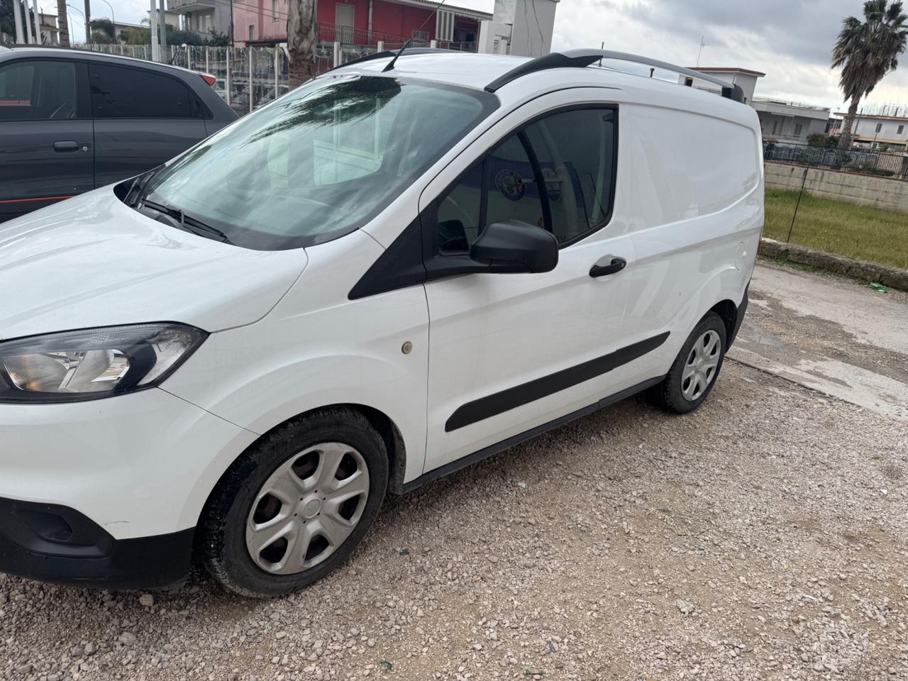 Ford Transit Courier TITANIUM