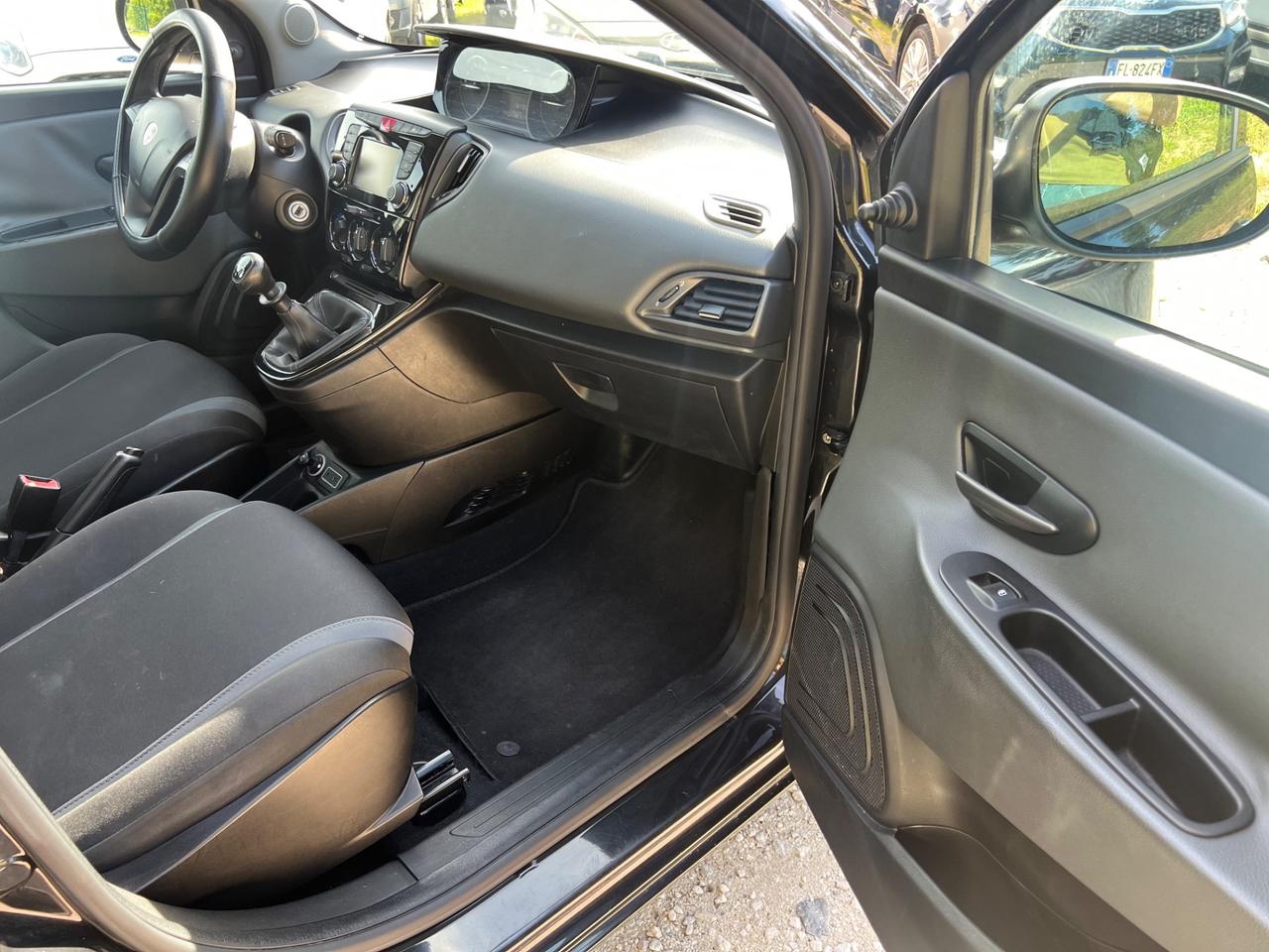 Lancia Ypsilon 1.2 Benzina Gold Permute Rate Neopatentati