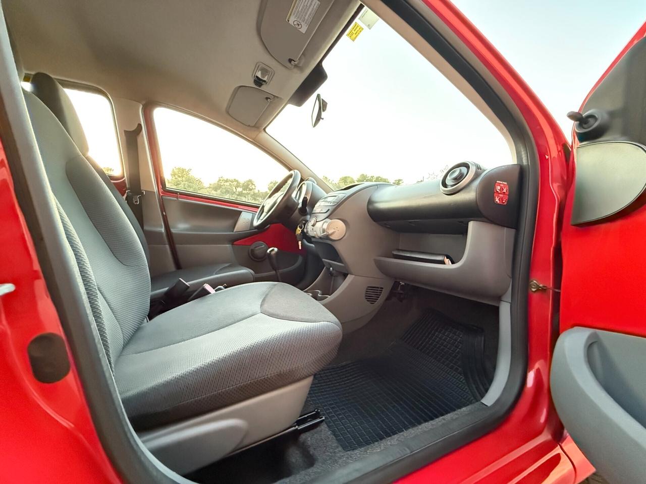 Toyota Aygo /1.0 68CV/NEOPATENTATI/5 POSTI/CLIMA
