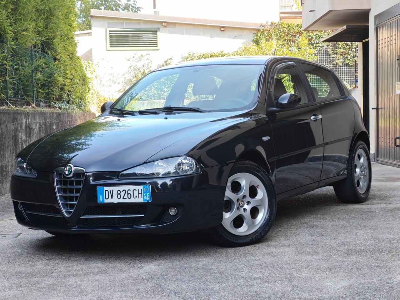 Alfa Romeo 147 1.6 BENZINA 105cv / 30.700km / Unipro